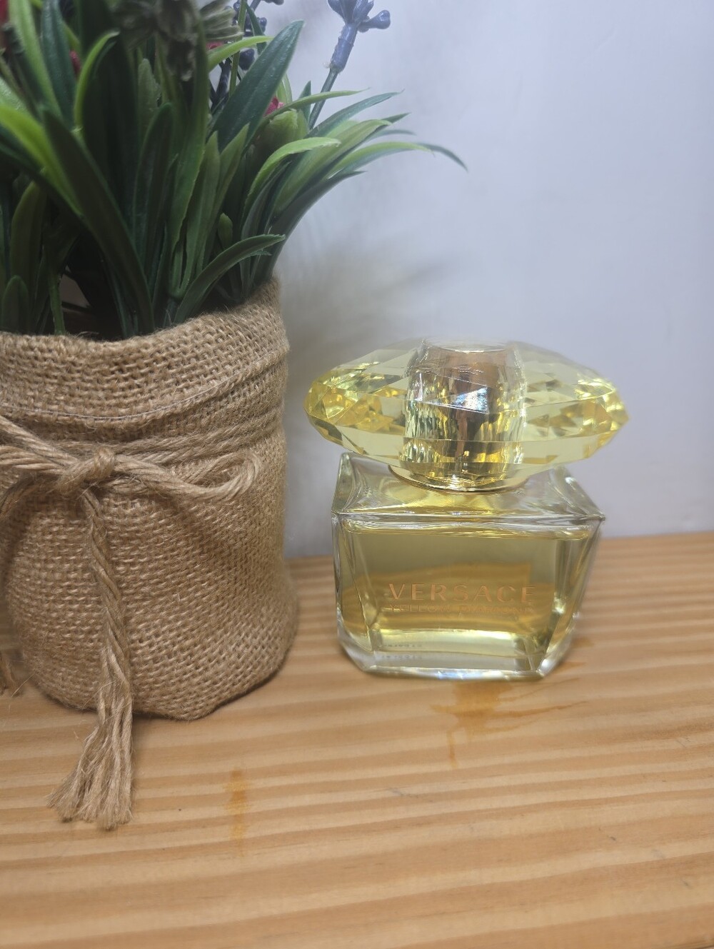 Versace Yellow Diamond Eau De Toilette Perfume Full Size 3 Fl Oz - Picture 3 of 5